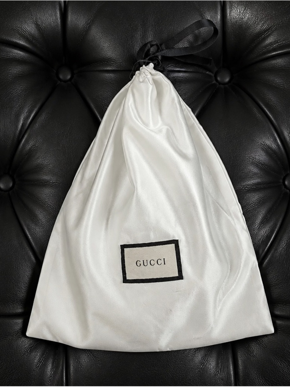 Gucci Black Leather Thong Sandals with Gold Double-G Accent - Picture 3 of 3